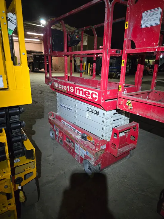 2019 MEC MICRO 19 Scissor Lift