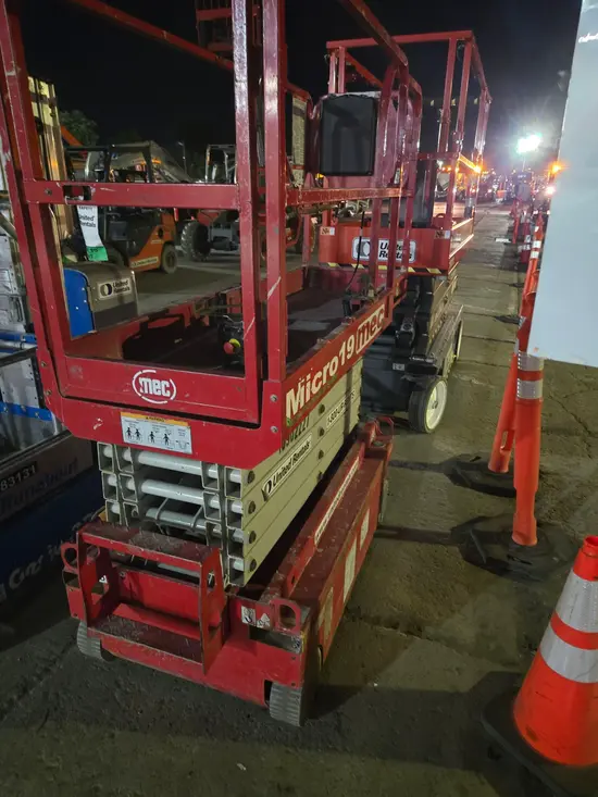 2019 MEC MICRO 19 Scissor Lift