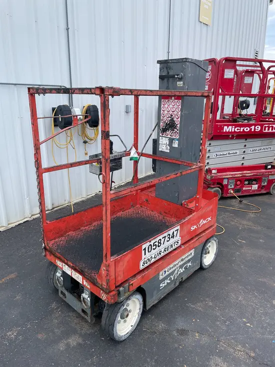 2017 Skyjack SJ16 Self-Propelled One-Person Lift