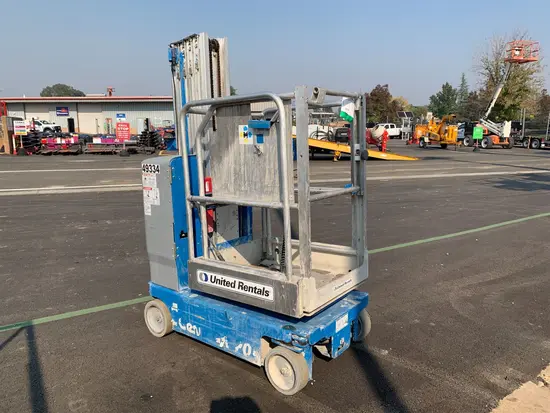 2017 Genie GR-20 Self-Propelled One-Person Lift