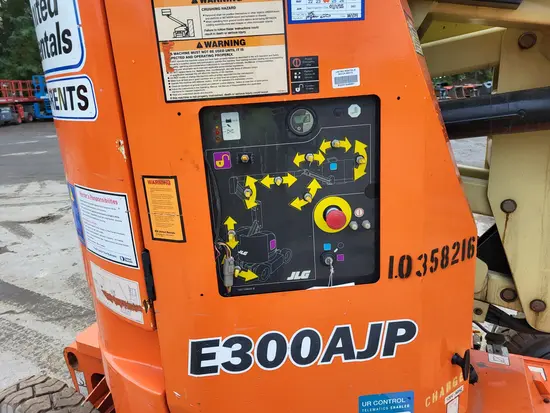 2015 JLG E300AJP Articulating Boom Lift