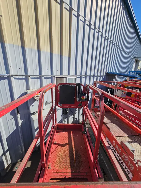 2019 MEC MICRO 19 Scissor Lift