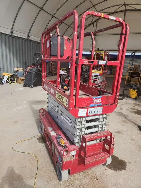 2018 MEC MICRO 19 Scissor Lift
