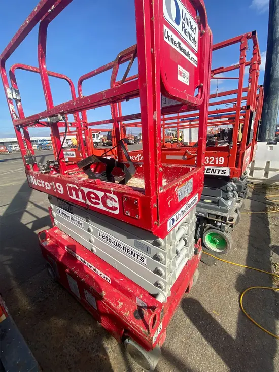 2018 MEC MICRO 19 Scissor Lift