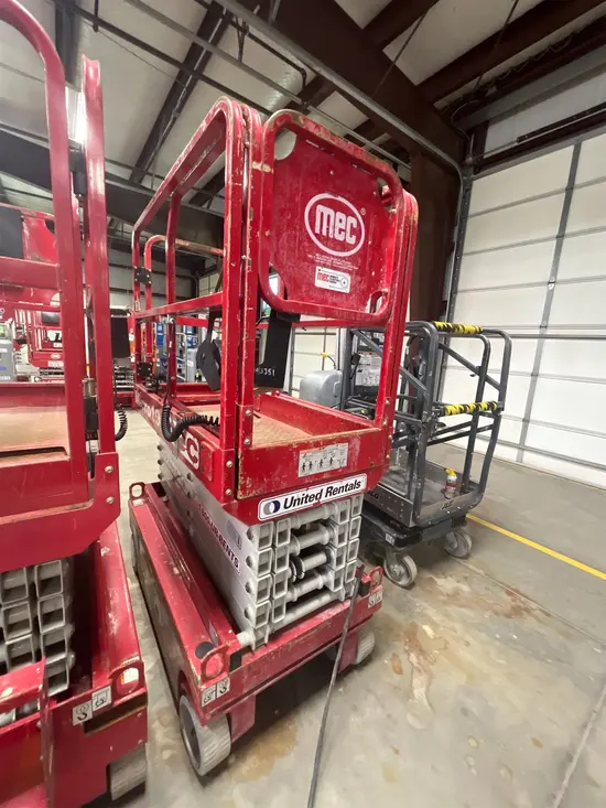 2018 MEC MICRO 19 Scissor Lift