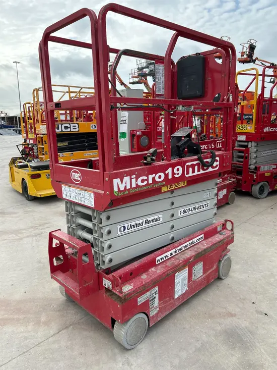 2019 MEC MICRO 19 Scissor Lift