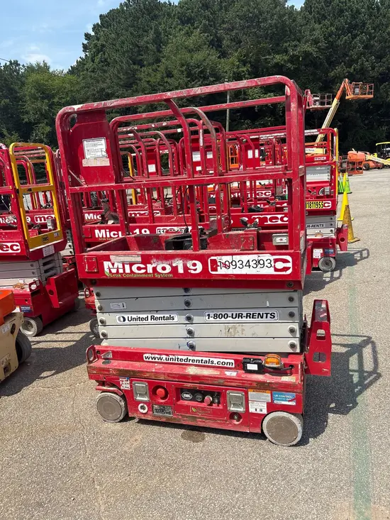 2019 MEC MICRO 19 Scissor Lift