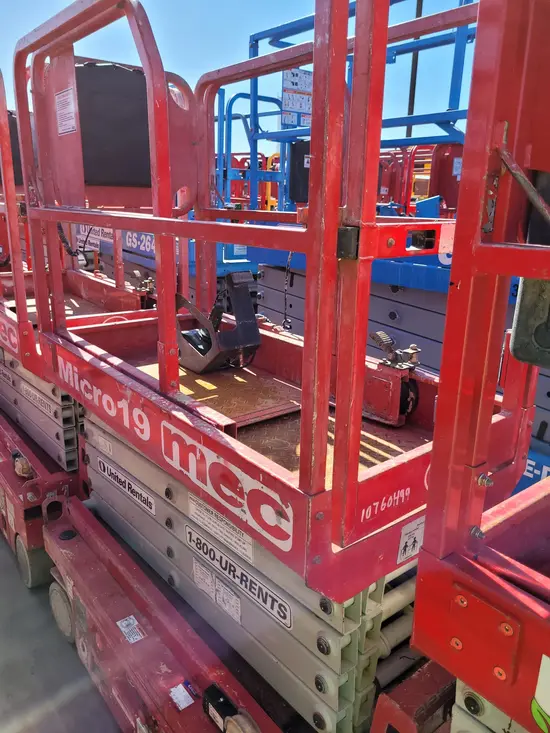 2018 MEC MICRO 19 Scissor Lift