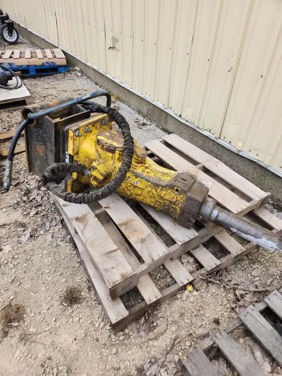 2016 Atlas Copco SB 452 Attachment