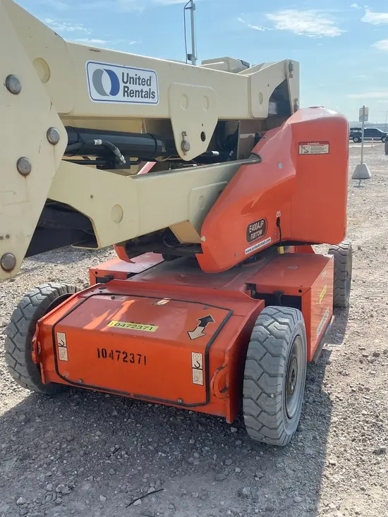 2016 JLG E400AJPN Articulating Boom Lift