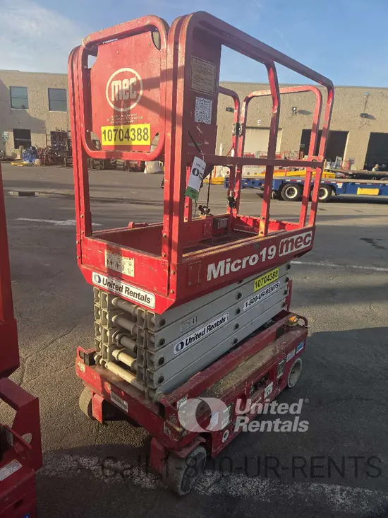 2017 MEC MICRO 19 Scissor Lift
