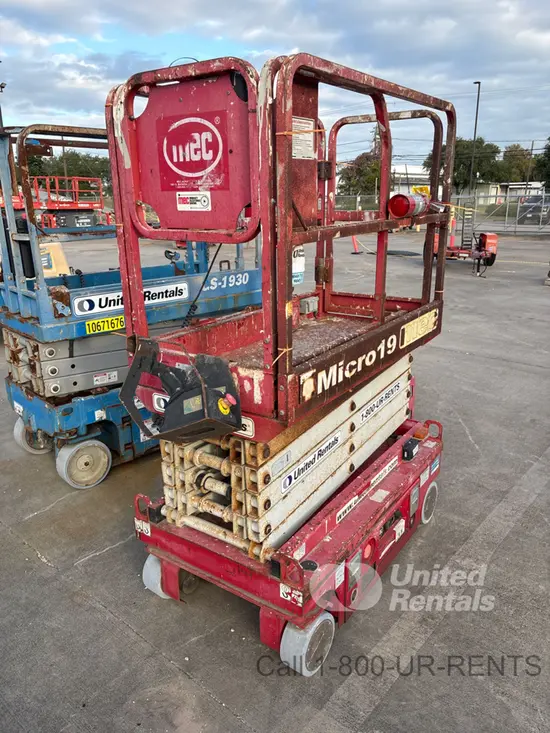2018 MEC MICRO 19 Scissor Lift