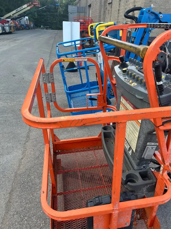 2018 JLG E300AJP Articulating Boom Lift