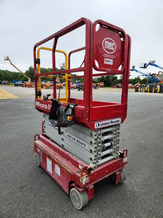 2018 MEC MICRO 19 Scissor Lift