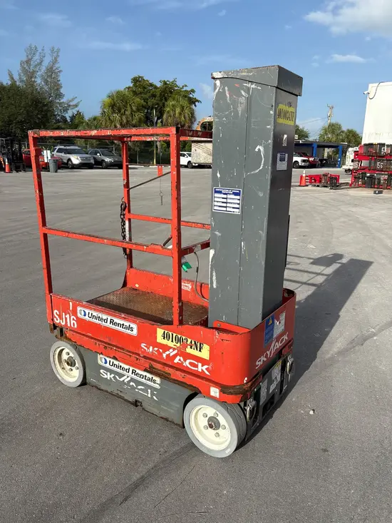 2017 Skyjack SJ16 Self-Propelled One-Person Lift