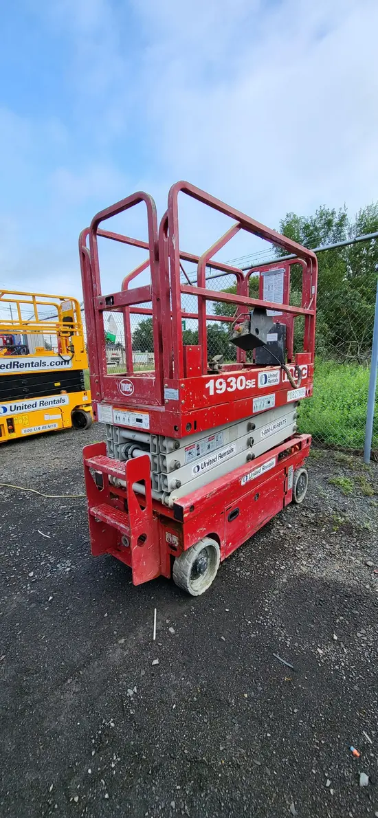 2018 MEC 1930SE Scissor Lift