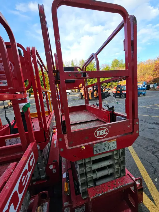 2018 MEC MICRO 19 Scissor Lift