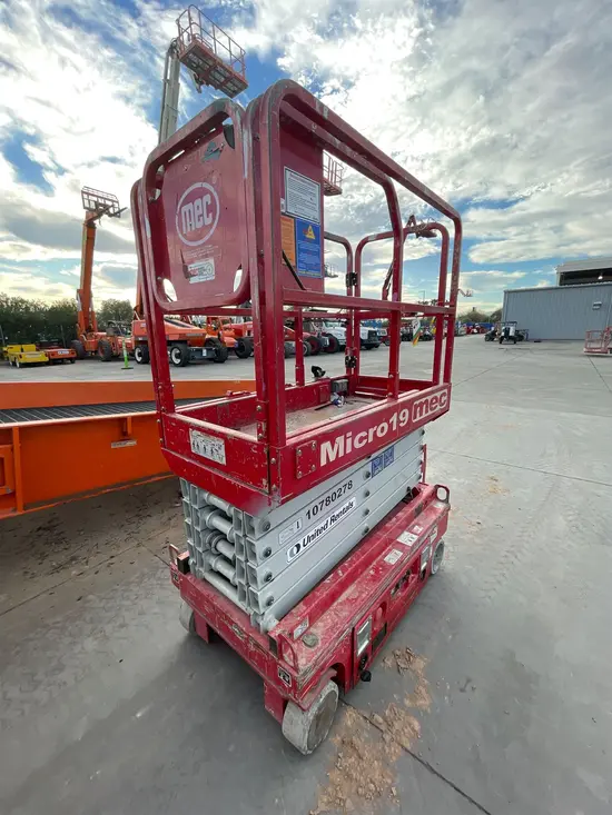 2018 MEC MICRO 19 Scissor Lift