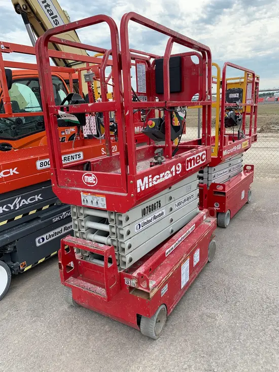 2018 MEC MICRO 19 Scissor Lift