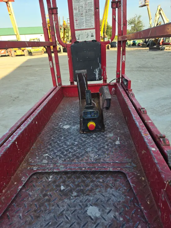 2017 MEC 1930SE Scissor Lift
