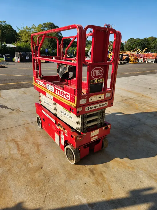 2018 MEC 1930SE Scissor Lift