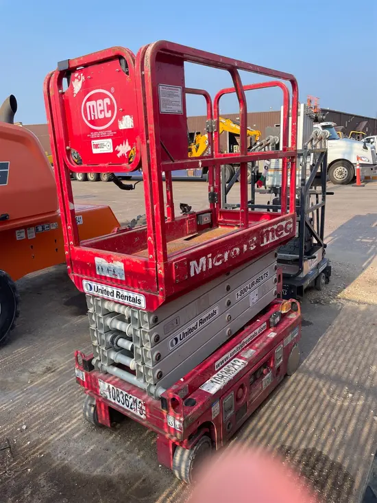 2018 MEC MICRO 19 Scissor Lift