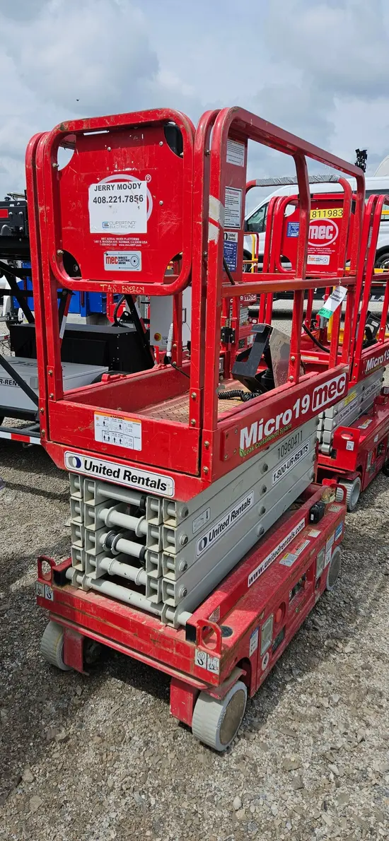 2019 MEC MICRO 19 Scissor Lift