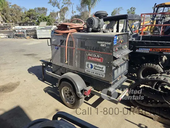 2021 Lincoln Electric VANTAGE 549 Welder