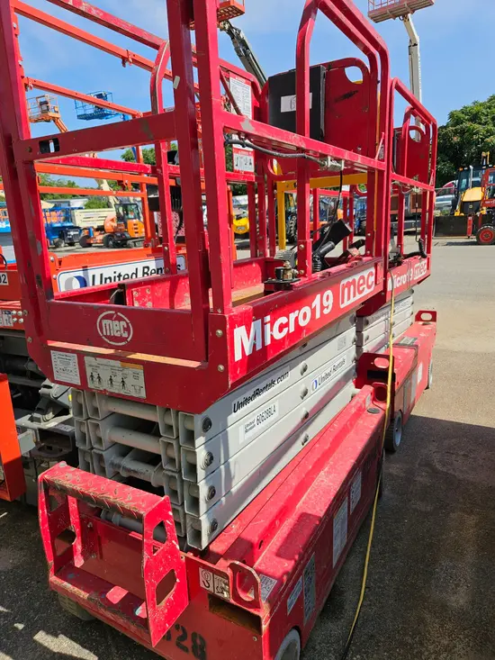 2018 MEC MICRO 19 Scissor Lift