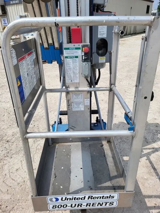 2018 Genie AWP-30SDC Pusharound Lift