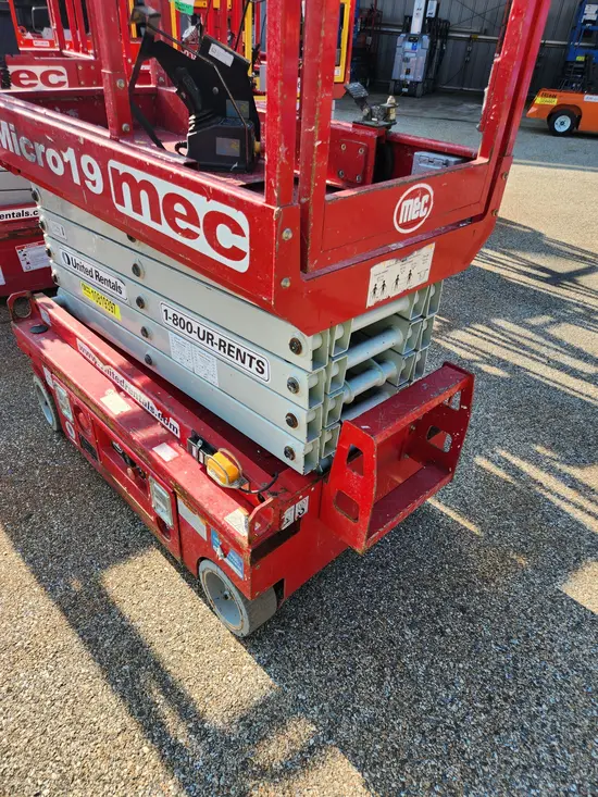 2018 MEC MICRO 19 Scissor Lift