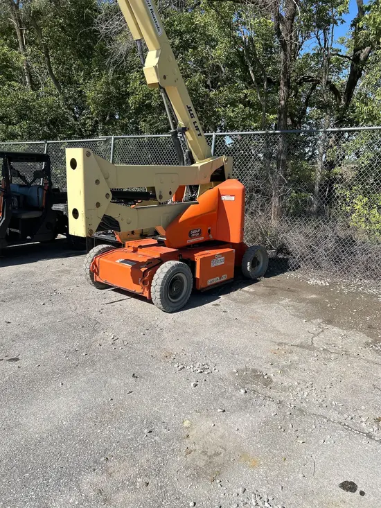 2016 JLG E400AJPN Articulating Boom Lift