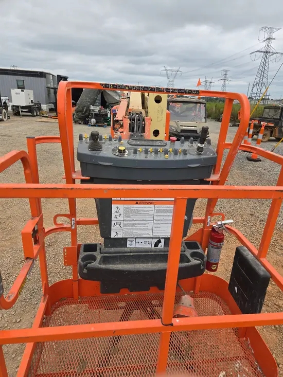 2017 JLG E400AJPN Articulating Boom Lift