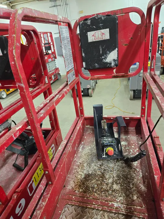 2018 MEC MICRO 19 Scissor Lift