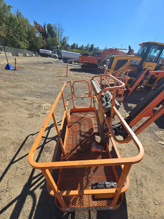 2015 JLG 800AJ Articulating Boom Lift