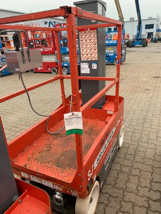 2017 Skyjack SJ12 Self-Propelled One-Person Lift