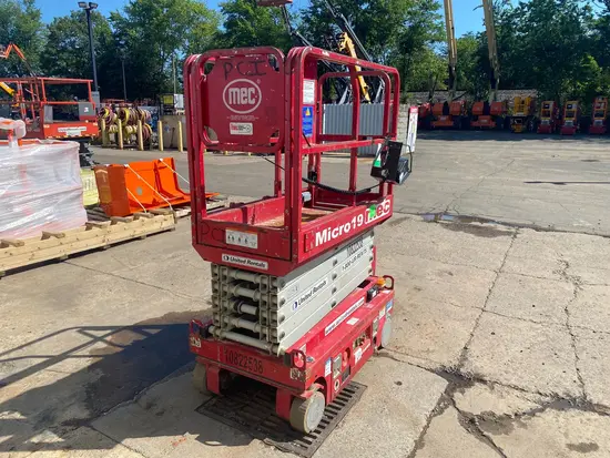 2018 MEC MICRO 19 Scissor Lift