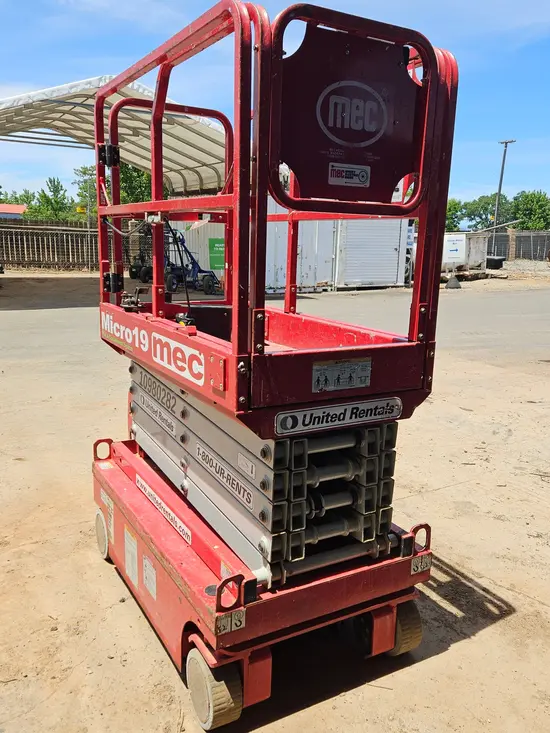 2019 MEC MICRO 19 Scissor Lift