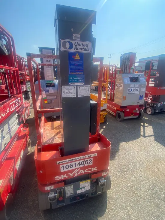 2017 Skyjack SJ12 Self-Propelled One-Person Lift