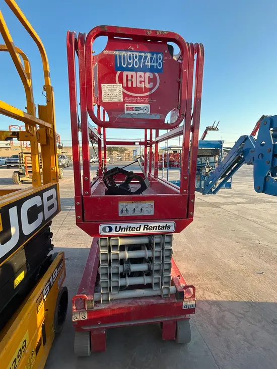 2019 MEC MICRO 19 Scissor Lift