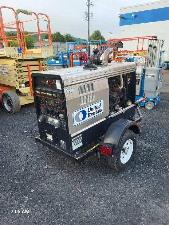 2019 Lincoln Electric VANTAGE 435 Welder