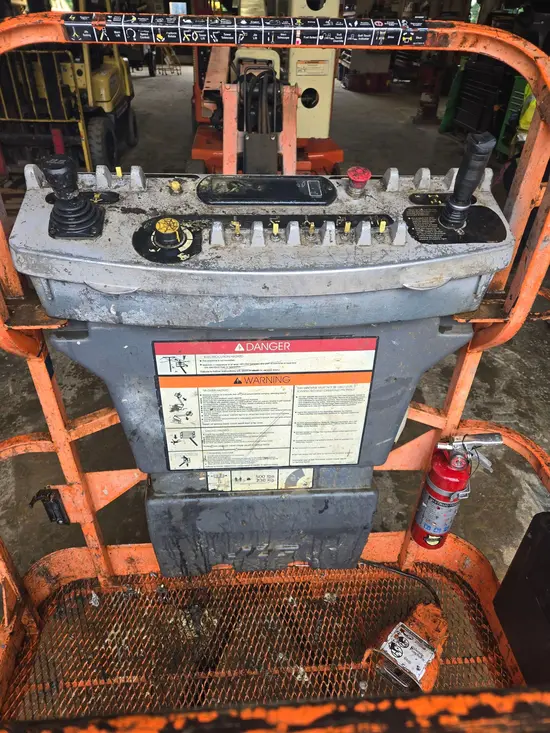 2013 JLG E400AJPN Articulating Boom Lift