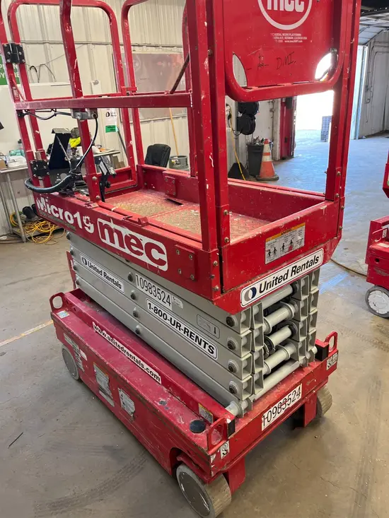 2019 MEC MICRO 19 Scissor Lift