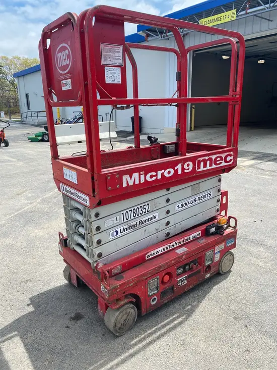 2018 MEC MICRO 19 Scissor Lift