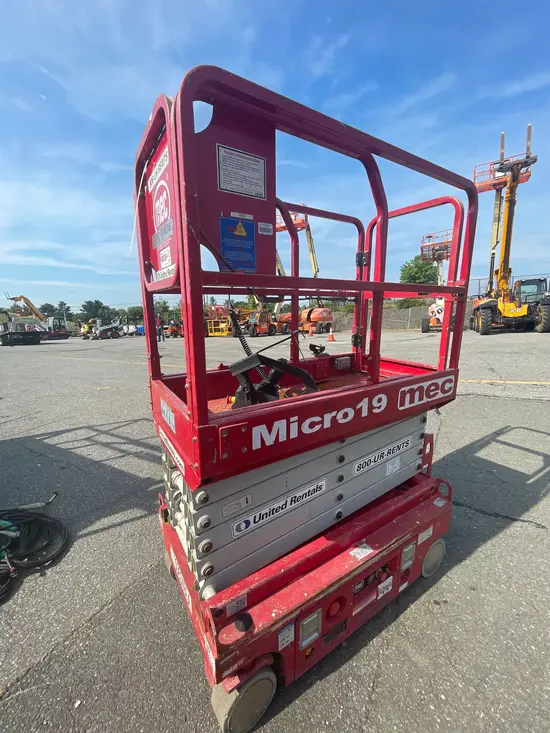 2018 MEC MICRO 19 Scissor Lift