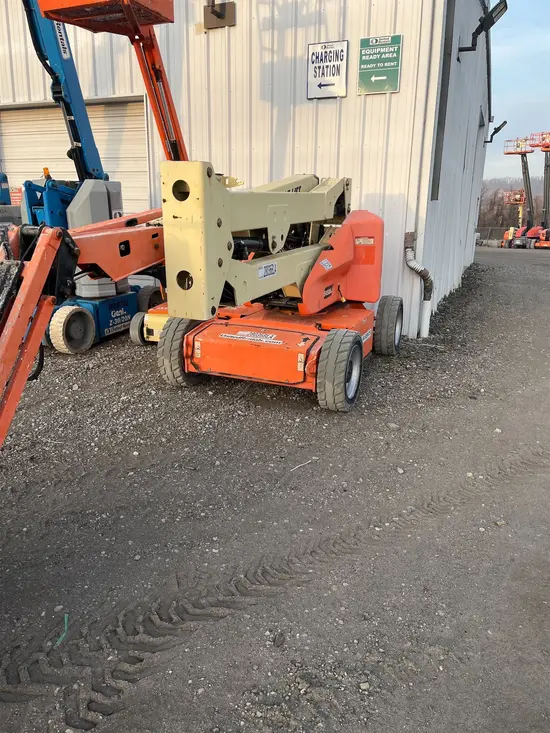 2016 JLG E450AJ Articulating Boom Lift