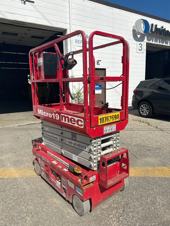 2018 MEC MICRO 19 Scissor Lift