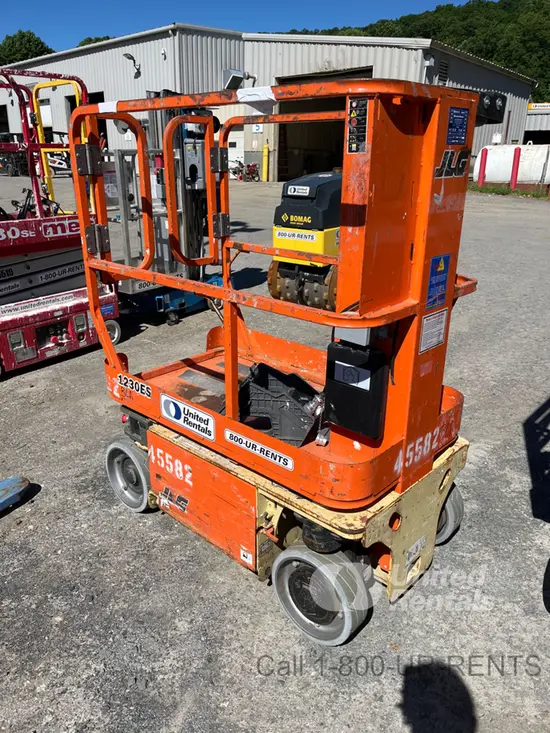 2017 JLG 1230ES Self-Propelled One-Person Lift