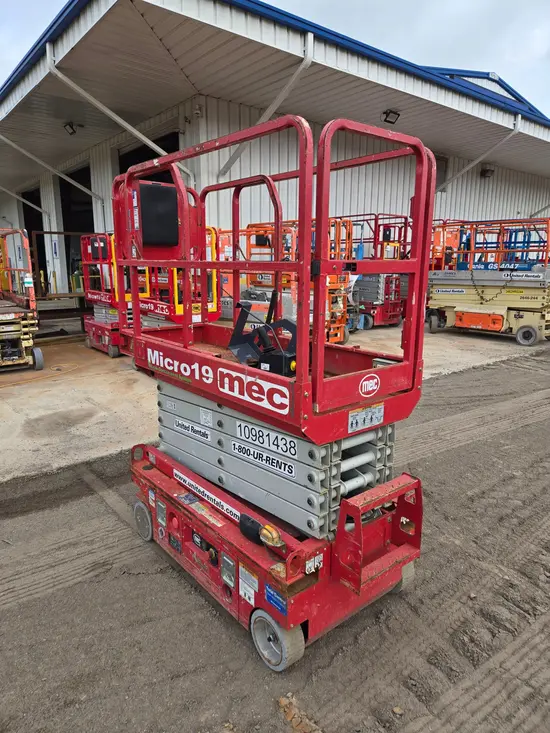 2019 MEC MICRO 19 Scissor Lift