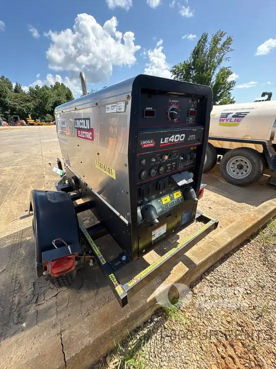 2024 Lincoln Electric LE400 Welder